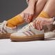 Női sportcipők ADIDAS GAZELLE BOLD W js3893 szín: bézs