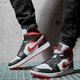 Férfi sportcipők AIR JORDAN 1 MID  554724-122 szín: fekete
