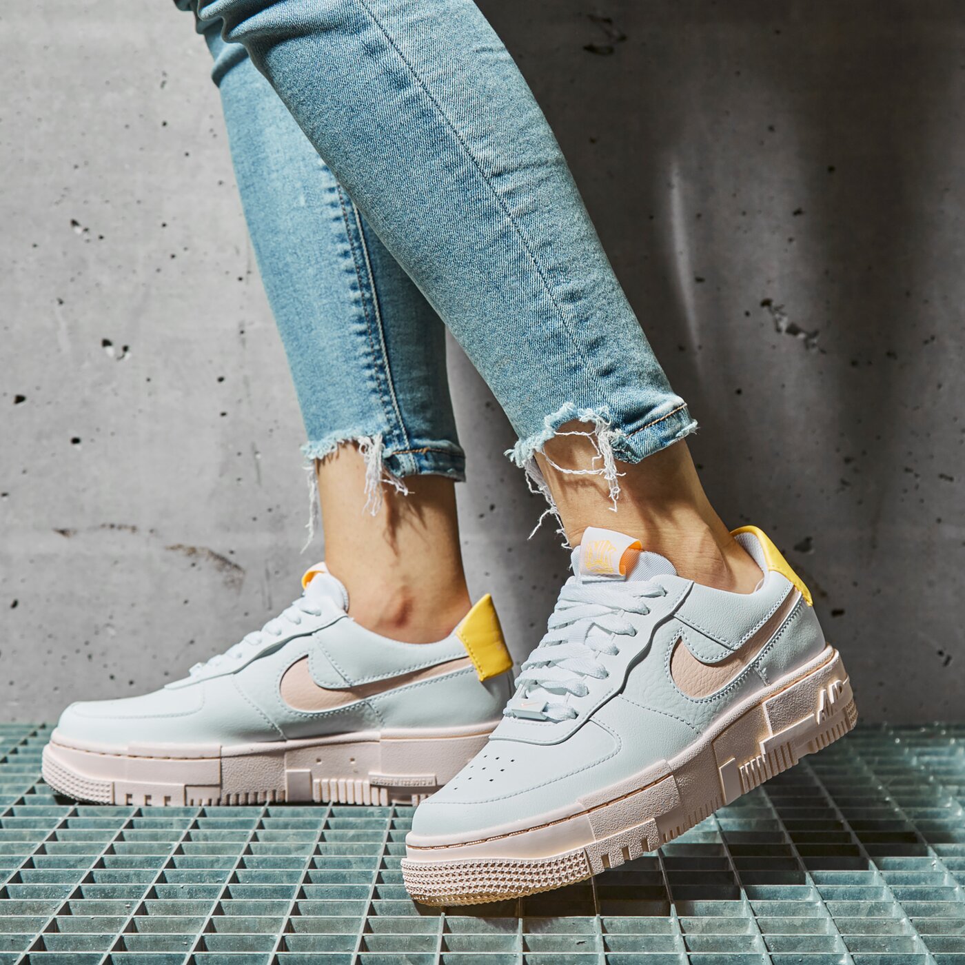 NIKE WMNS AF1 PIXEL DM3054-100 ✓ MULTICOLOR ✓ 38 990,00 Ft! Legendás  Sportcipő ✓ Női Cipő Nike a ✪ Sizeer üzletben ✪
