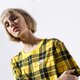 Női póló NIKE PÓLÓ SS W NSW TEE FUTURA PLAID CROP ci1014-703 szín: sárga