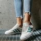 Női sportcipők ADIDAS GAZELLE W ef6504 szín: bézs