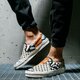 Férfi sportcipők VANS UA CLASSIC SLIP-ON vn0a4u381io1 szín: multicolor