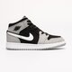 Gyerek sportcipők AIR JORDAN 1 MID SE (GS)  dm6216-016 szín: fekete