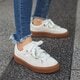 Női sportcipők PUMA PLATFORM V2 SUEDE 36646102 szín: bézs