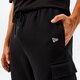 Férfi nadrágok NEW ERA NADRÁG NE PREMIUM CARGO BLK NEW ERA BLKWHI 60284750 szín: fekete