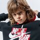 Gyerek pulóver JORDAN PULÓVER KAPUCNIS JUMPMAN CLASSICS III PO 957422-023 szín: fekete