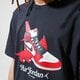 Férfi póló JORDAN PÓLÓ M J BRAND GRAPHIC SS CREW cn3596-010 szín: fekete