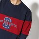 Férfi pulóver NEW ERA PULÓVER WORLD HOOD CREW NEW ERA NIGHT SHIFT NAVY/CAR 11517693 szín: sötétkék
