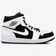 Férfi sportcipők AIR JORDAN 1 MID 554724113 szín: fehér