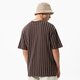 Férfi póló NEW ERA PÓLÓ OS PINSTRIPE BRWN NEW ERA BRSOFW 60284644 szín: barna
