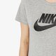 Női póló NIKE PÓLÓ SS W NSW TEE ESSNTL ICON FUTURA SPORTSWEAR bv6169-063 szín: szürke