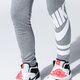 Gyerek nadrágok NIKE LEGGINGS SPORTSWEAR 939447-093 szín: szürke