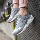 Női sportcipők NIKE WMNS AIR HUARACHE RUN PRM 683818-012 szín: szürke