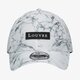 Férfi baseball sapka NEW ERA SAPKA LOUVRE CLEAR MARBLE 940 LE LOUVRE WHI 13100348 szín: fehér