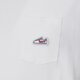 Férfi póló NIKE PÓLÓ U NSW TEE M90 SNKR PTCH PKT 2 ib1382-100 szín: fehér