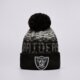 Férfi téli sapka NEW ERA NFL LAS VEGAS RAIDERS POM BEANIE HAT OAKLAND RAIDERS 12122720 szín: fekete