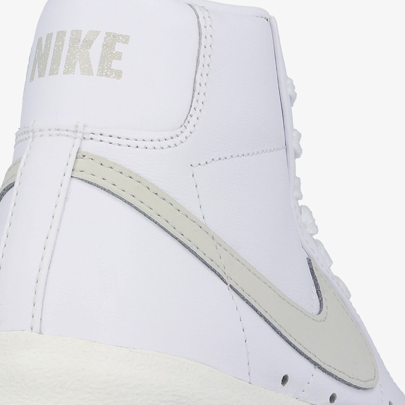 NIKE W BLAZER MID '77 CZ1055-106 FEHÃR 27 990,00 Ft! LegendÃ¡s SportcipÅ NÅi CipÅ Nike a Sizeer 