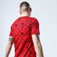 Férfi póló NEW ERA PÓLÓ NBA AOP TEE RED NBA LOGO FDR 12195412 szín: piros