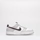 Gyerek sportcipők NIKE DUNK LOW SE (GS) dq0380-001 szín: multicolor