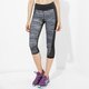 Női nadrágok UNDER ARMOUR LEGGINGS FLY BY CAPRI 1271533002 szín: fekete