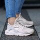 Női sportcipők NIKE WMNS AIR HUARACHE RUN  634835-034 szín: bézs