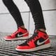 Gyerek sportcipők AIR JORDAN 1 MID (GS) 554725-061 szín: piros