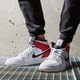 Férfi sportcipők AIR JORDAN 1 MID  554724-116 szín: fehér