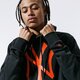 Férfi pulóver NEW ERA PULÓVER KAPUCNIS MLB HOODY NYY BLKORANGE NEW YORK YA 12123927 szín: fekete