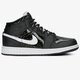 Gyerek sportcipők AIR JORDAN 1 MID SE av5174-001 szín: fekete