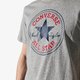 Férfi póló CONVERSE PÓLÓ SS CHUCK PATCH TEE 10007887-a03 szín: szürke