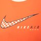 Női póló NIKE PÓLÓ W NSW CLUB SS TEE MOTO RGR hq1707-842 szín: piros