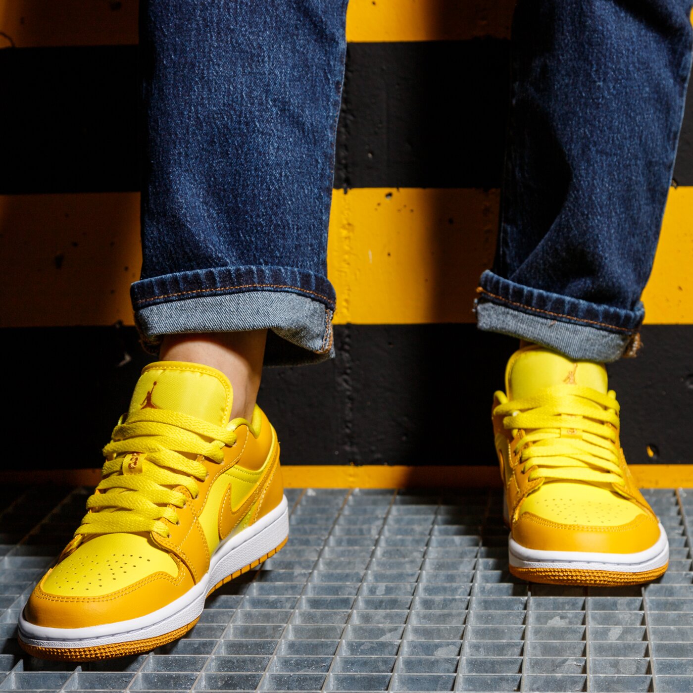 JORDAN 1 LOW DC0774-700 SÃRGA 46 990,00 Ft! LegendÃ¡s SportcipÅ NÅi CipÅ Nike a Sizeer Ã¼zletben